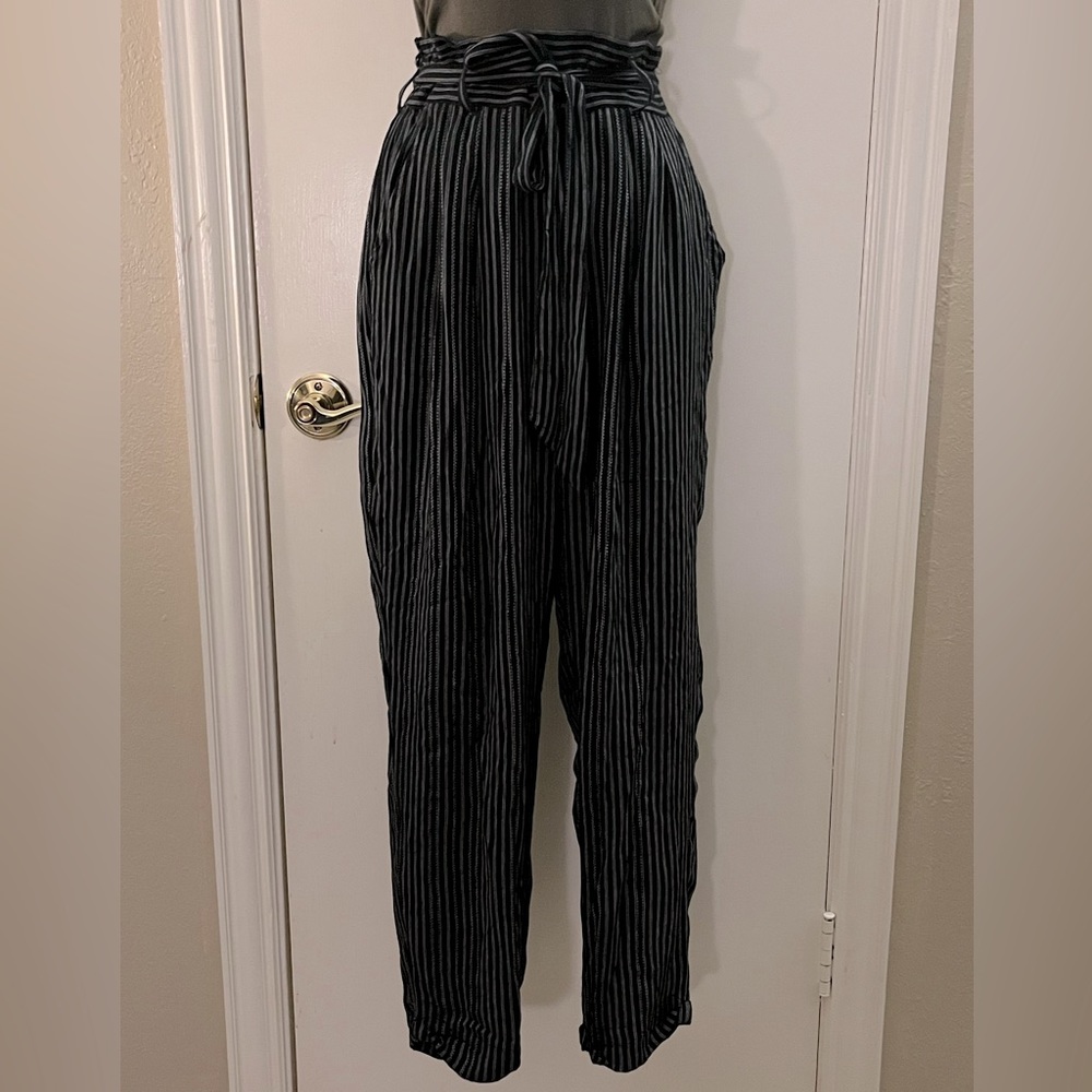 High waisted pants with tie belt